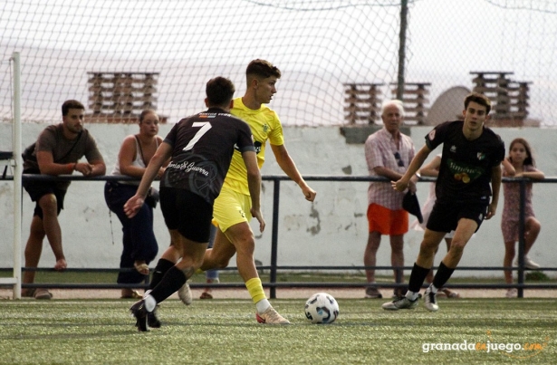 El Huétor Vega quiere quedarse con el triunfo (J. PALMA)