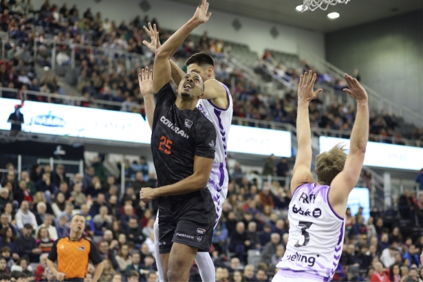 William Howard lanza canasta (GPMEDIA)