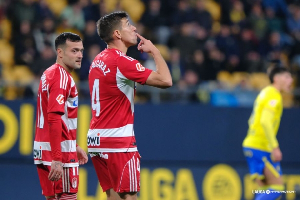 Rubén Alcaraz tras marcar el segundo tanto del Granada en Cádiz (LALIGA)