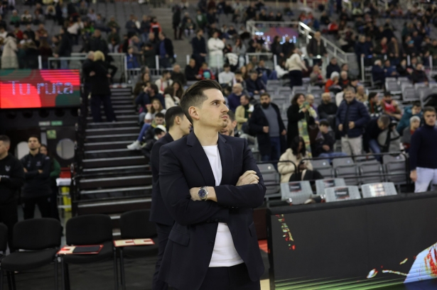 Arturo Ruiz durante la.previa del partido (GPMEDIA)