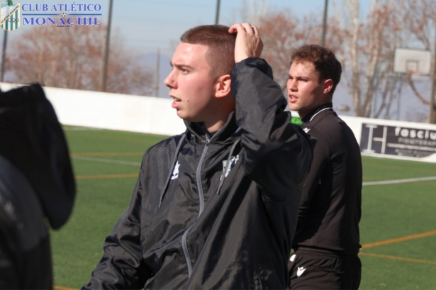 El entrenador del Atlético Monachil, Emilio García (MANU LÓPEZ/ATLÉTICO MONACHIL)