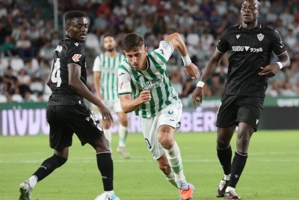 Requena está cuajando una buena temporada en el Córdoba 