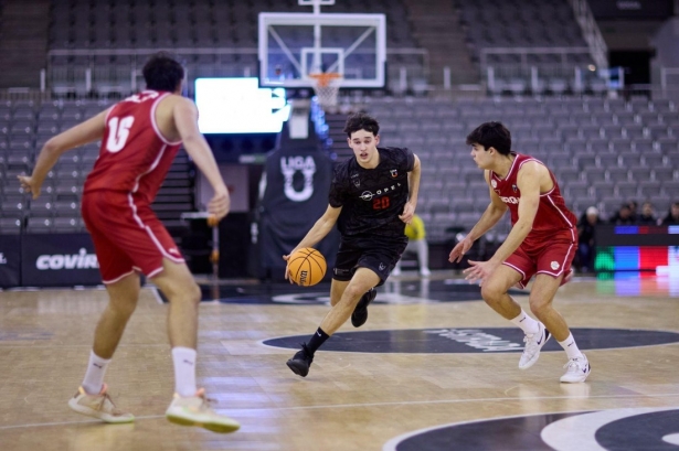 La victoria se le sigue resistiendo a los rojinegros (COVIRAN GRANADA)