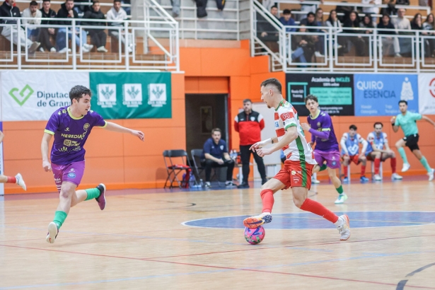 Al Sima Granada se le escapó el triunfo (JOSÉ VELASCO) Al Sima Granada se le escapó el triunfo (JOSÉ VELASCO)