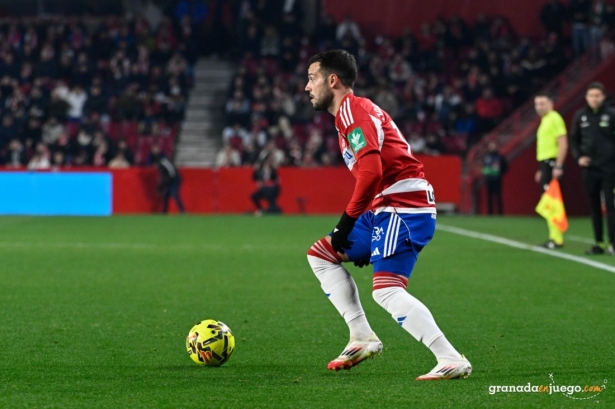 Arnáiz firmó el tanto de la victoria (J.M. BALDOMERO) Arnáiz firmó el tanto de la victoria (J.M. BALDOMERO)