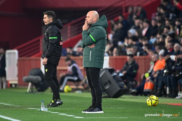 José Alberto no terminó satisfecho con el trabajo de su equipo (J.M. BALDOMERO)