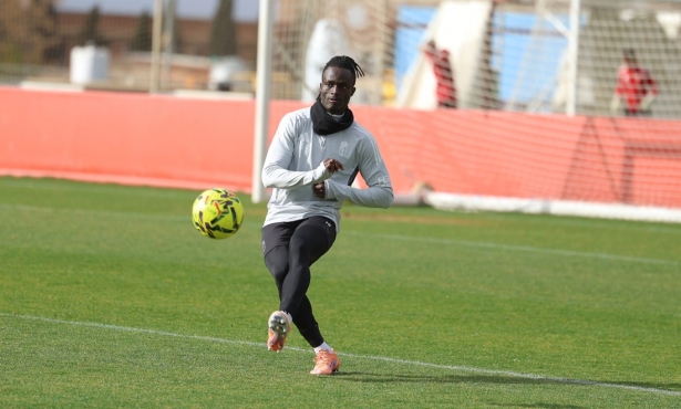 Baba Diocou ha llegado para cubrir la salida de Faye (J. AZCOYTIA)