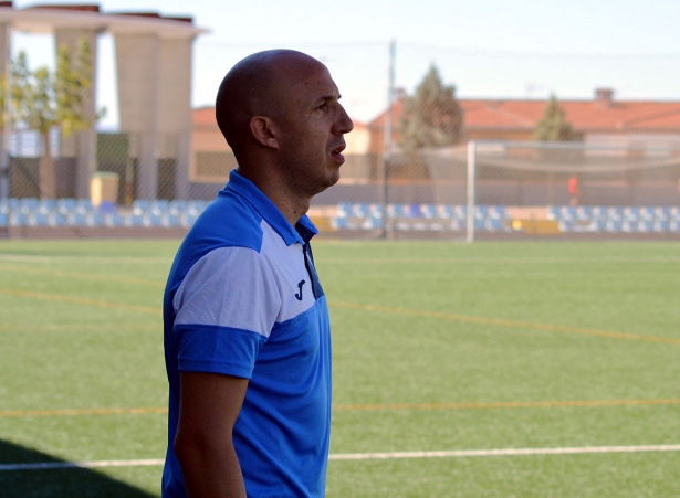Óscar Gómez, entrenador del Cúllar Vega CF (J. PALMA)
