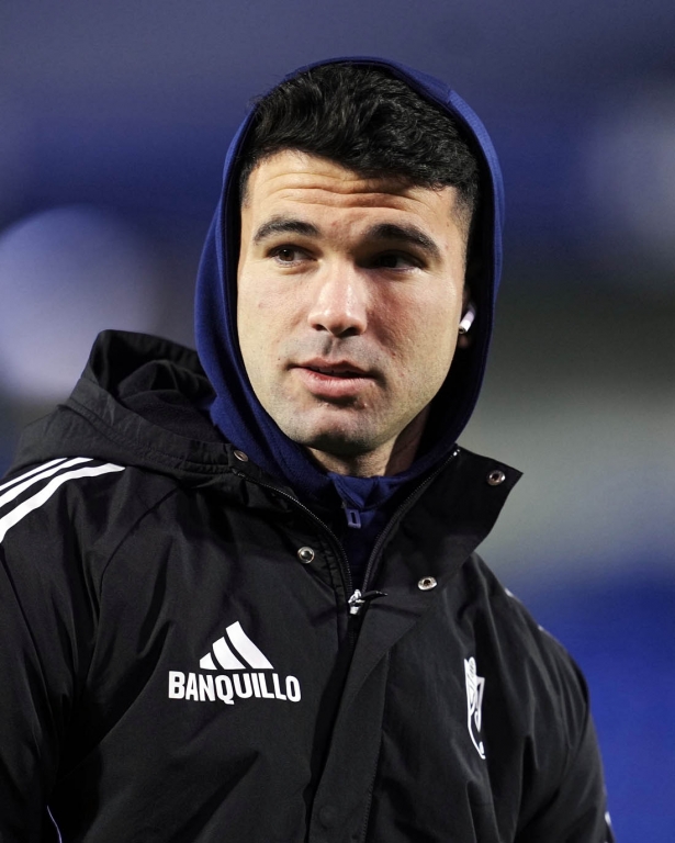 Pau Casadesús sobre el césped de Butarque antes del partido (GCF)