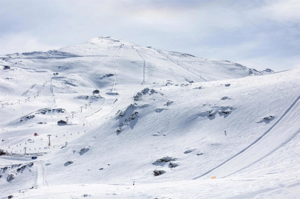 Pistas de esquí en Sierra Nevada en imagen de archivo (CETURSA SIERRA NEVADA)