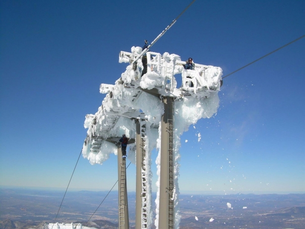 Imagen de archivo de remontes de Sierra Nevada. (CETURSA)