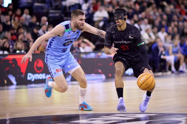 El Coviran está muy desacertado desde la línea de 3 (COVIRAN GRANADA)