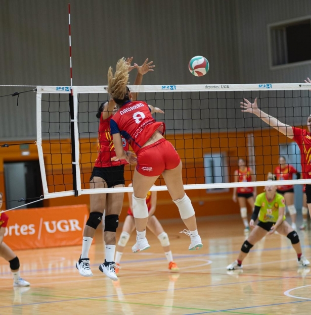 Las granadinas no pudieron frenar al líder 