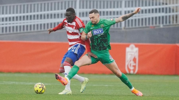 Diaby pudo estrenarse de forma oficiosa como rojiblanco (GRANADA CF)