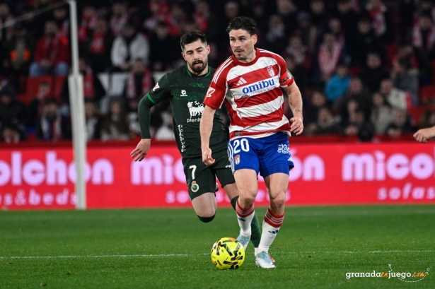 Sergio Ruiz ha sido titular en todas las victorias del Granada (J.M. BALDOMERO)