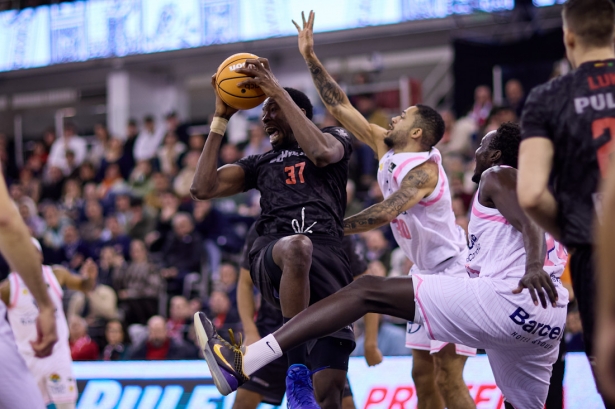 Brimah juega en ataque (FERMÍN RODRÍGUEZ/ COVIRÁN GRANADA) Brimah juega en ataque (FERMÍN RODRÍGUEZ/ COVIRÁN GRANADA)
