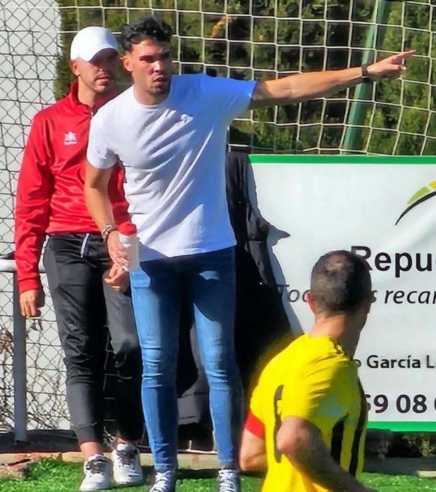El entrenador del Atlético La Zubia, Jero (ATLÉTICO LA ZUBIA)