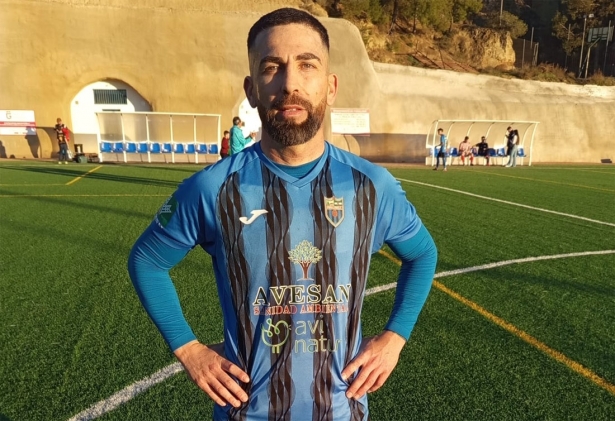 Joaquín Corral, jugador del Purullena CF (LOREN TOMÁS)