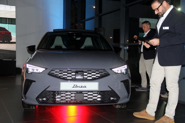 Un momento de las explicaciones de las prestaciones del nuevo SEAT Ibiza (GRJ)