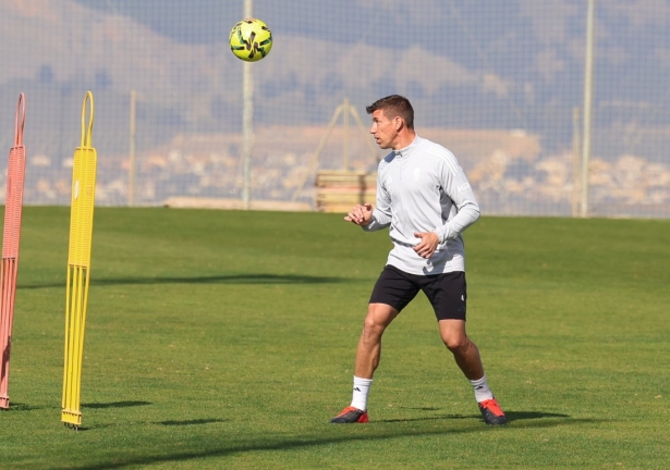 Alcaraz ya está tocando balón (J. AZCOYTIA) Alcaraz ya está tocando balón (J. AZCOYTIA)