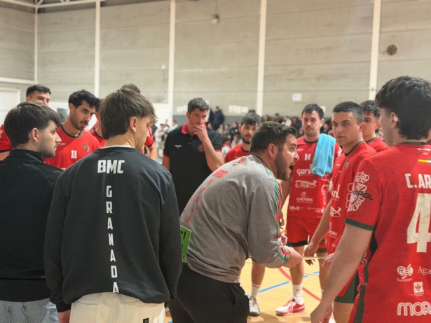 El BM Ciudad de Granada se impone en el derbi 