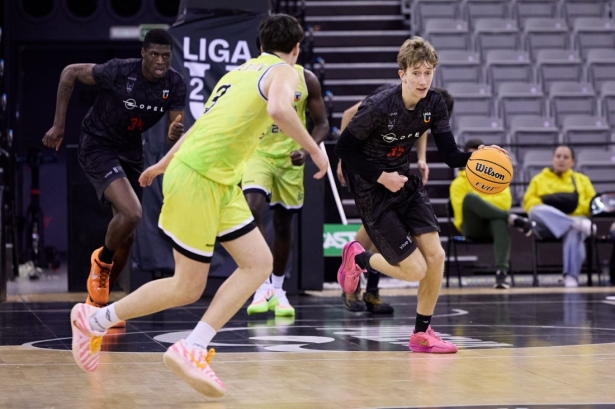 Los rojinegros volvieron a caer derrotados (COVIRAN GRANADA) Los rojinegros volvieron a caer derrotados (COVIRAN GRANADA)