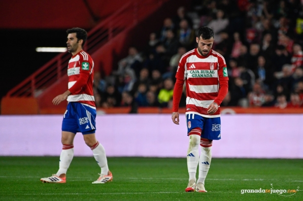El Granada no pudo evitar la derrota ante el Málaga (J.M. BALDOMERO) El Granada no pudo evitar la derrota ante el Málaga (J.M. BALDOMERO)
