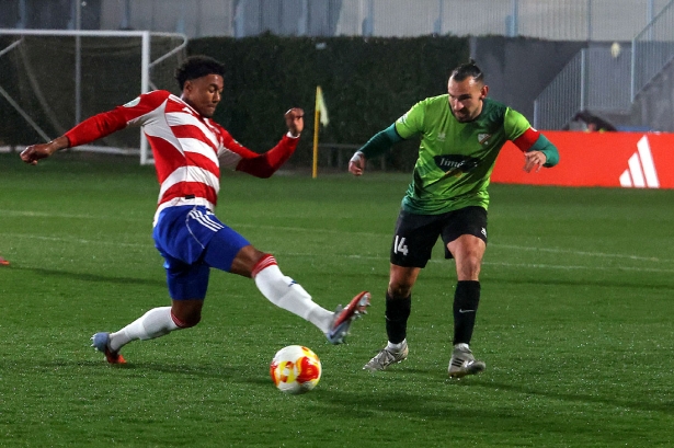 Robert Prieto, que fue expulsado en una acción del encuentro ante el Recreativo Granada (GP MEDIA)