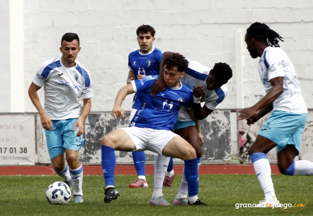 La UD Maracena se tuvo que emplear a fondo ante el Atlético Marbella (J. PALMA)