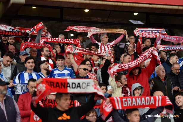 La afición se vuelve a enganchar con el equipo (J.M. BALDOMERO)