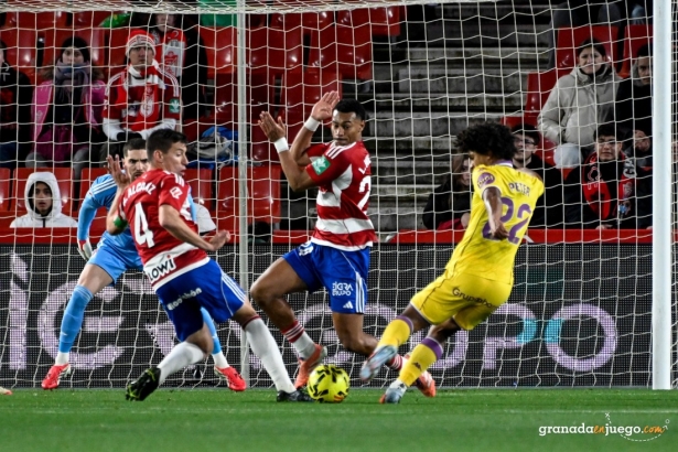 El Granada está haciendo las cosas bien en defensa (J.M. BALDOMERO)