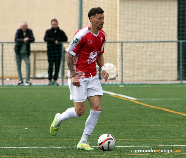 Niki, jugador del Guadix CF, en el último encuentro jugado en Pulianas (J. PALMA)