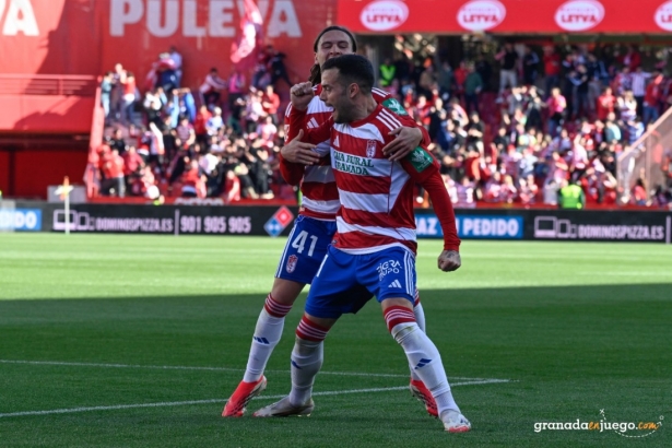 Arnáiz volvió a marcar y ser la referencia ofensiva del Granada (J.M. BALDOMERO)