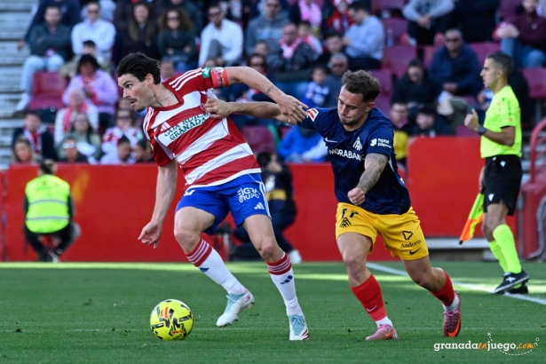 Sergio Ruiz, jugador del Granada CF, en una acción del encuentro ante el FC Andorra (JOSÉ M. BALDOMERO) Sergio Ruiz, jugador del Granada CF, en una acción del encuentro ante el FC Andorra (JOSÉ M. BALDOMERO)