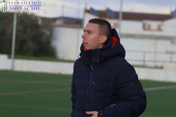 El entrenador del Atlético Monachil, Emilio García (ATLÉTICO MONACHIL)