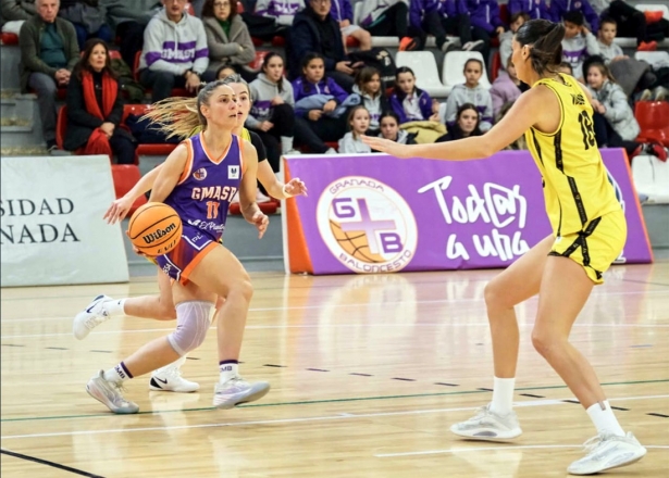 Laura Fernández en un partido de esta temporada con el GMasB Granada