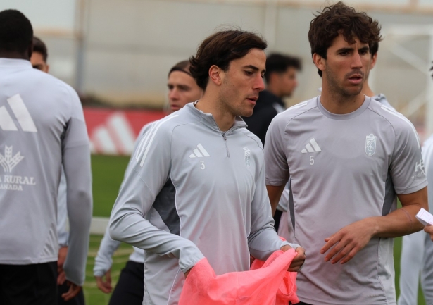 Hormigo irrumpe en el once del Granada (J. AZCOYTIA)