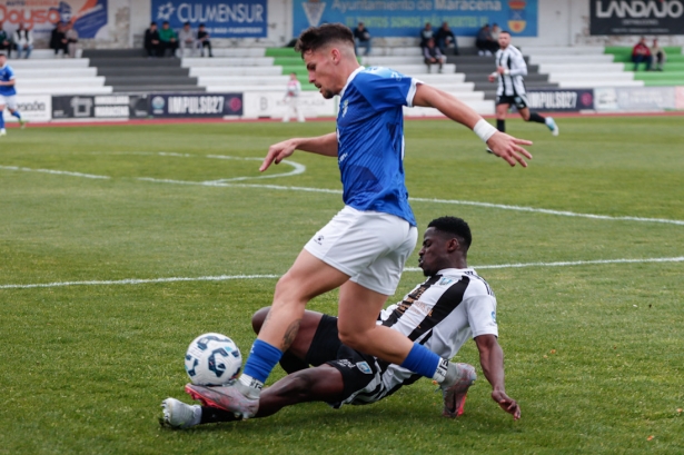 Rubén Alarcón salva la entrada de jugador del Garrucha (GPMEDIA) Rubén Alarcón salva la entrada de jugador del Garrucha (GPMEDIA)