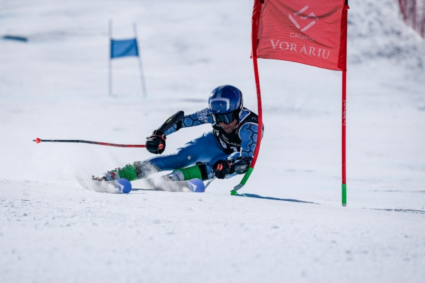 Un esquiadora durante el recorrido (CETURSA)