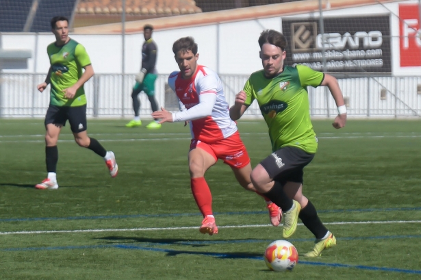 El Huétor Vega tuvo un mal día ante el Torreperogil (GPMEDIA) El Huétor Vega tuvo un mal día ante el Torreperogil (GPMEDIA)