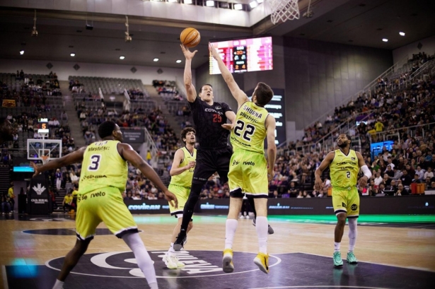 Bozic dominó ante el Lleida (COVIRAN GRANADA)