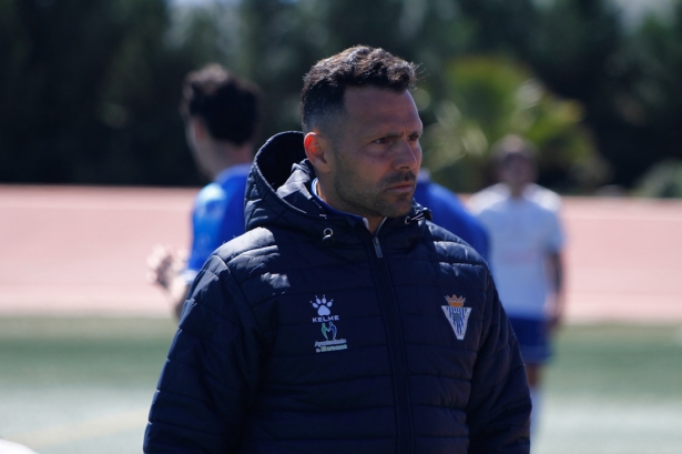 El entrenador de la UD Maracena, Javier Vilaseca (J. PALMA)