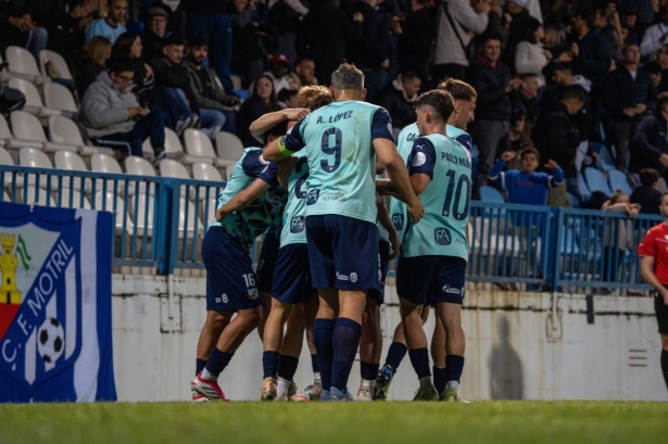 Los aficionados del Motril podrán acompañar al equipo a El Palo (CF MOTRIL)