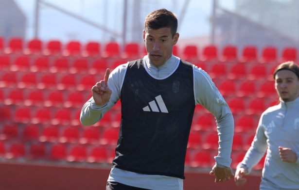 Alcarz, el primero en renovar (J. AZCOYTIA)