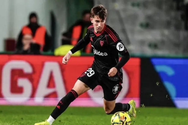 El granadino seguirá en el Sevilla (SEVILLA FC)