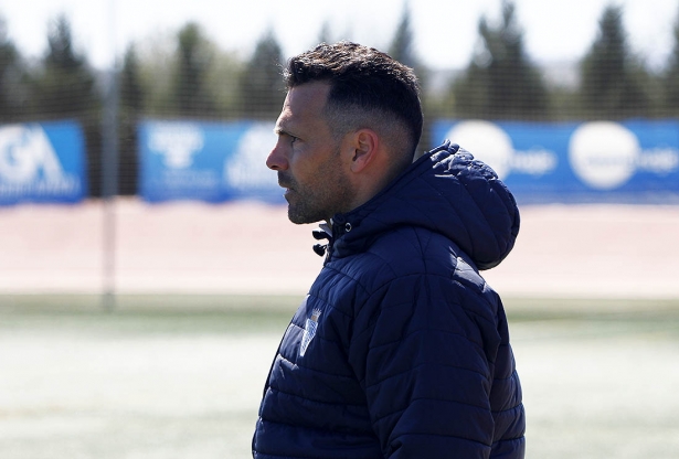 Javier Vilaseca, entrenador del Atarfe Industrial, durante un partido (J. PALMA)