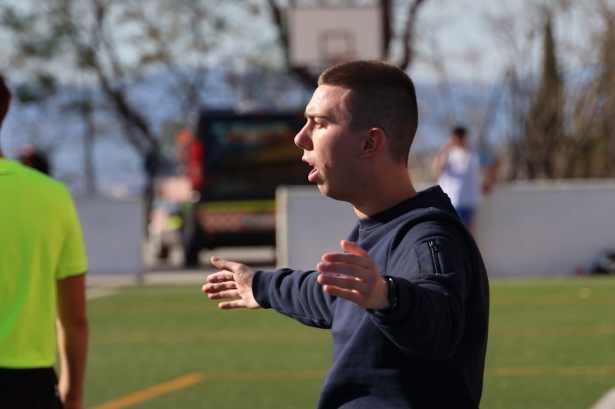 El entrenador del Atlético Monachil, Emilio García (ATLÉTICO MONACHIL)