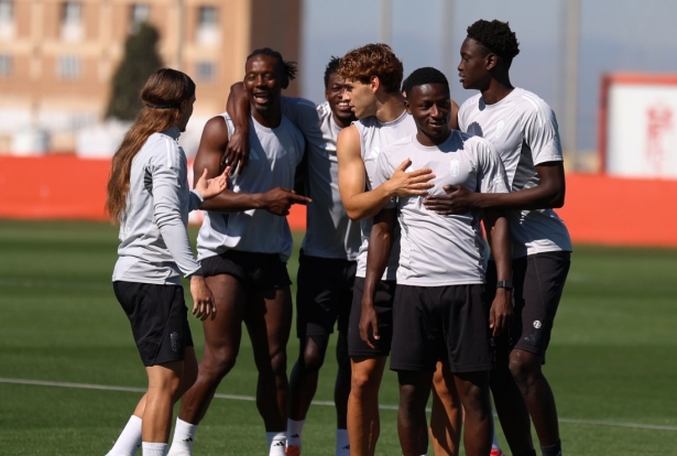 Buen ambiente en la sesión de entrenamiento (J. AZCOYTIA)