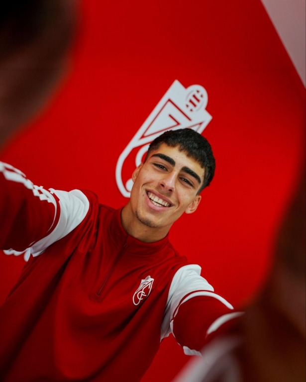 El futbolista dará el salto al Recreativo (GRANADA CF)