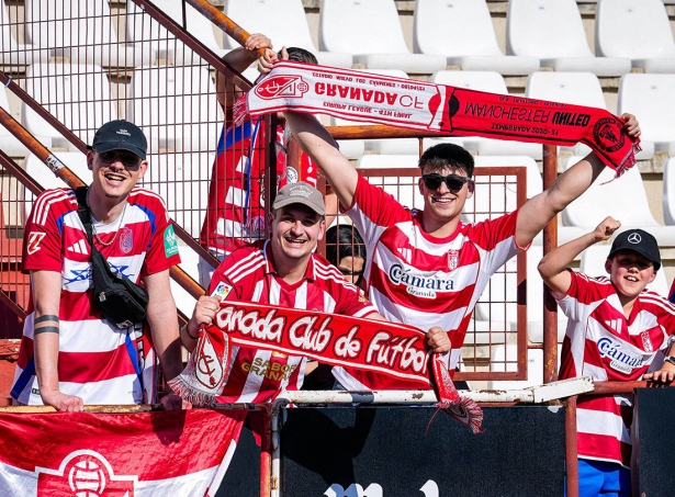 Aficionados del Granada CF acompañaron al equipo a Albacete el pasado domingo (LOF)